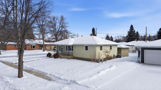 2204 7th Street S, Moorhead, MN 56560