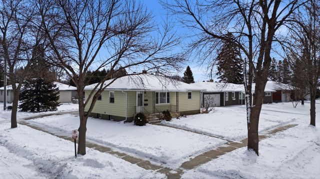 2204 7th Street S, Moorhead, MN 56560
