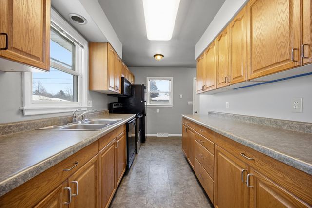 2204 7th Street S, Moorhead, MN 56560