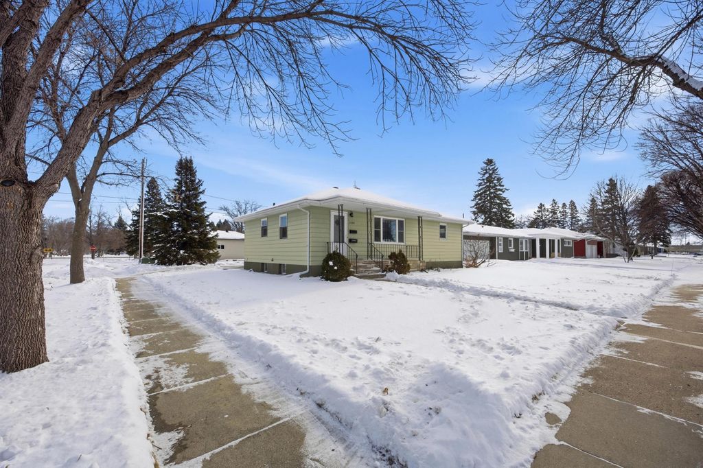 2204 7th Street S, Moorhead, MN 56560