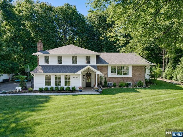 734 Willow Run, Wyckoff, NJ 07481