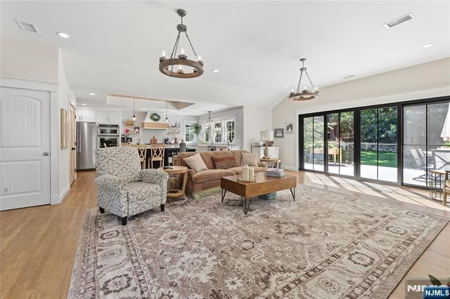 734 Willow Run, Wyckoff, NJ 07481