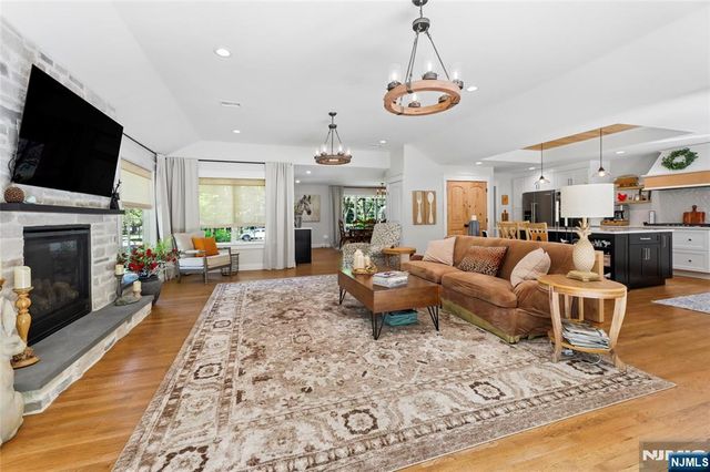734 Willow Run, Wyckoff, NJ 07481