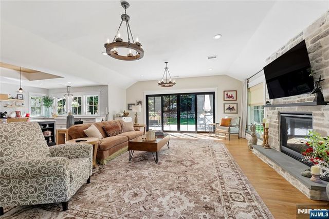 734 Willow Run, Wyckoff, NJ 07481