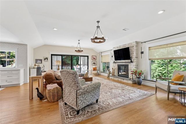 734 Willow Run, Wyckoff, NJ 07481