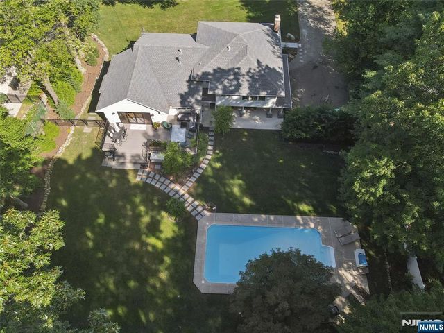 734 Willow Run, Wyckoff, NJ 07481