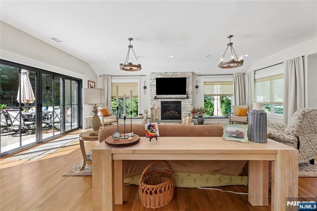 734 Willow Run, Wyckoff, NJ 07481
