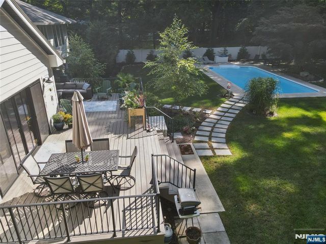 734 Willow Run, Wyckoff, NJ 07481