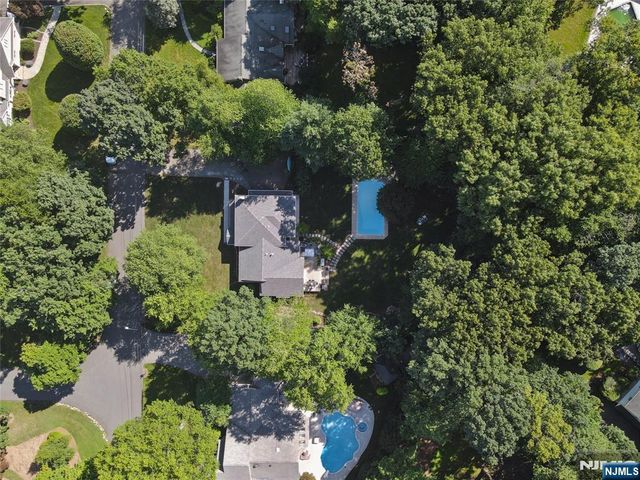 734 Willow Run, Wyckoff, NJ 07481