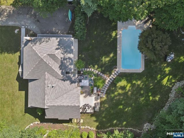 734 Willow Run, Wyckoff, NJ 07481