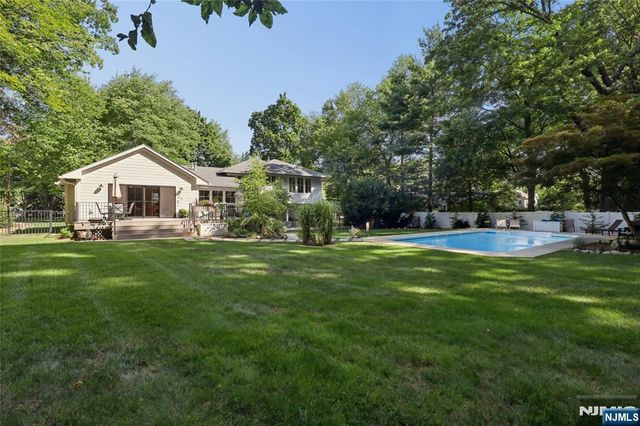 734 Willow Run, Wyckoff, NJ 07481