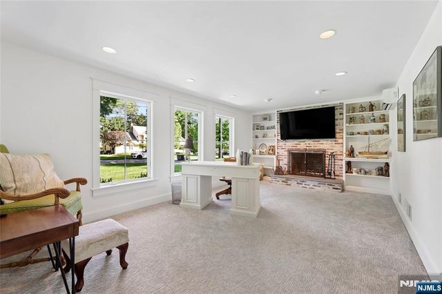 734 Willow Run, Wyckoff, NJ 07481