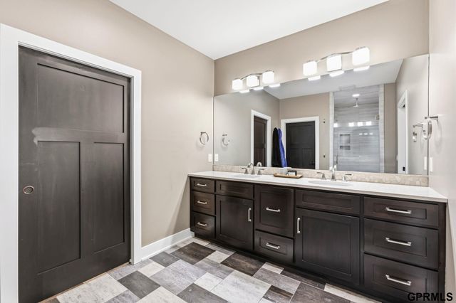 5252 S 238 Street, Elkhorn, NE 68022