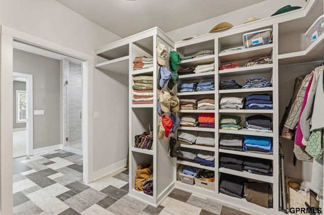 5252 S 238 Street, Elkhorn, NE 68022