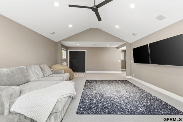 5252 S 238 Street, Elkhorn, NE 68022