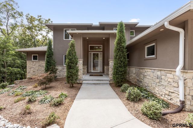 5252 S 238 Street, Elkhorn, NE 68022