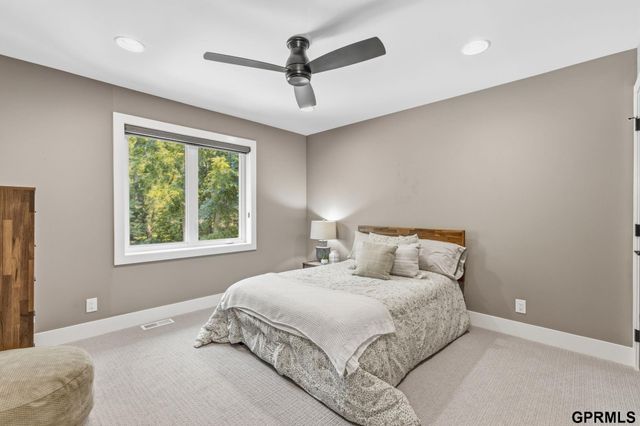 5252 S 238 Street, Elkhorn, NE 68022