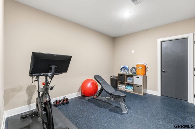 5252 S 238 Street, Elkhorn, NE 68022