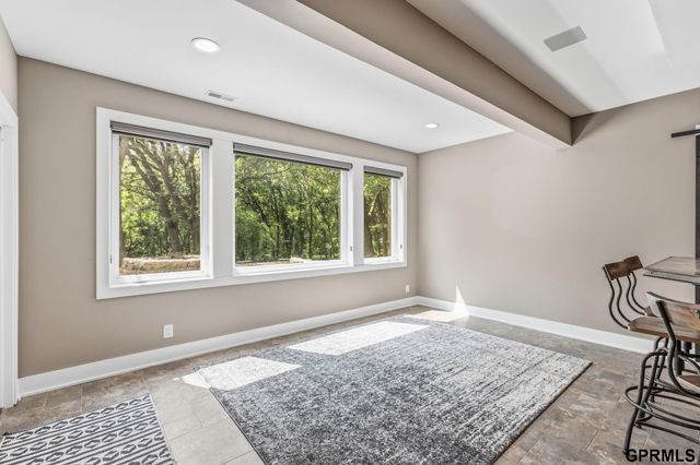 5252 S 238 Street, Elkhorn, NE 68022