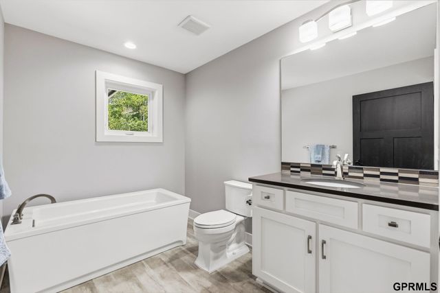 5252 S 238 Street, Elkhorn, NE 68022