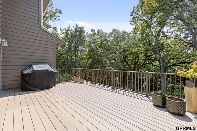 5252 S 238 Street, Elkhorn, NE 68022