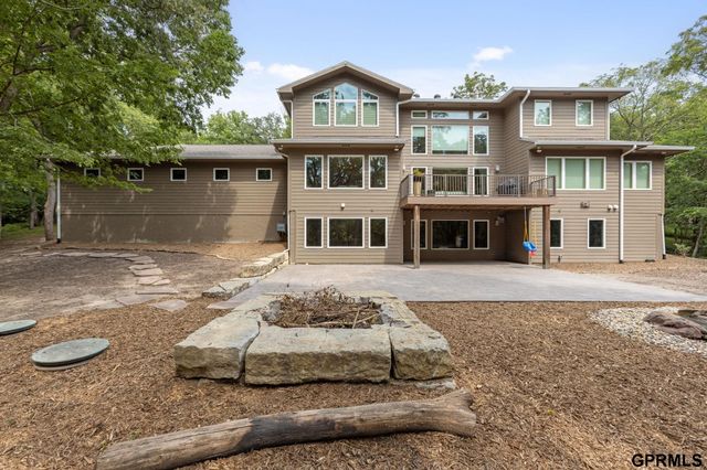5252 S 238 Street, Elkhorn, NE 68022