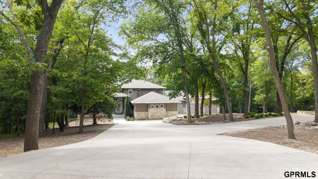 5252 S 238 Street, Elkhorn, NE 68022