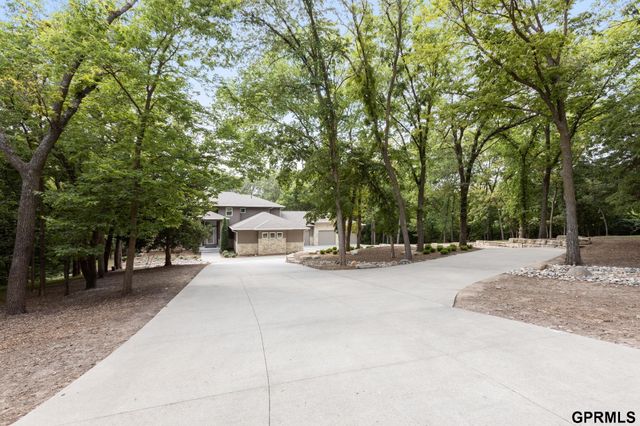 5252 S 238 Street, Elkhorn, NE 68022
