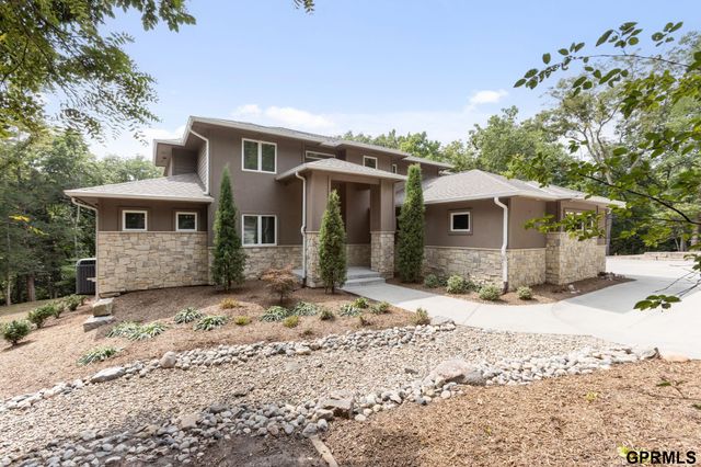 5252 S 238 Street, Elkhorn, NE 68022