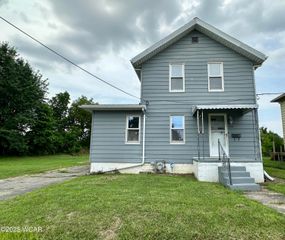 666 S Dewey Avenue, Lima, OH 45804
