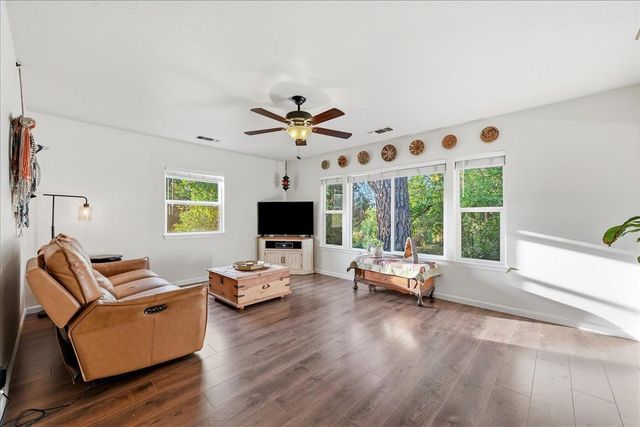 261 Glenbrook Dr, Grass Valley, CA 95945