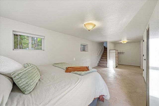 261 Glenbrook Dr, Grass Valley, CA 95945