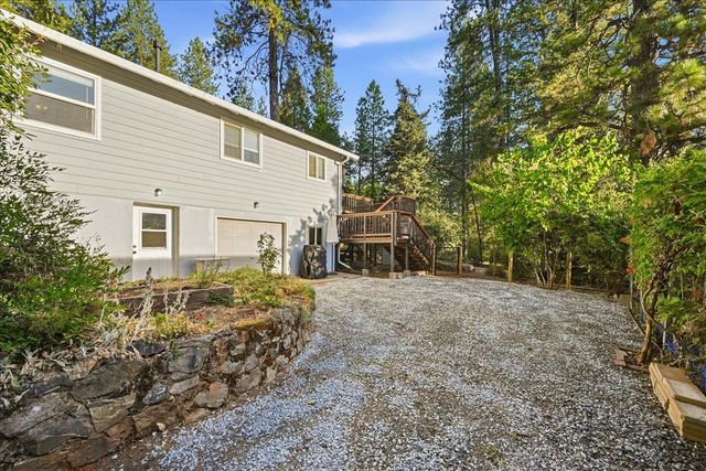 261 Glenbrook Dr, Grass Valley, CA 95945
