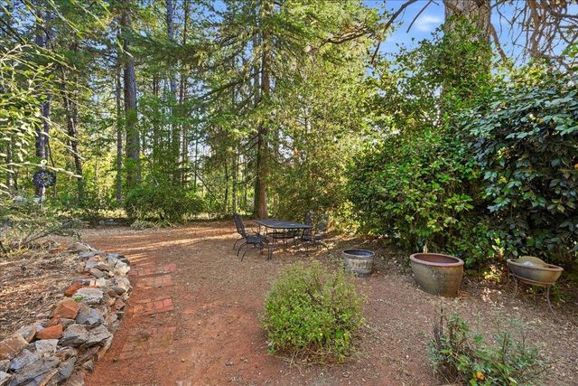 261 Glenbrook Dr, Grass Valley, CA 95945