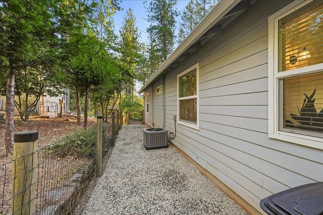 261 Glenbrook Dr, Grass Valley, CA 95945