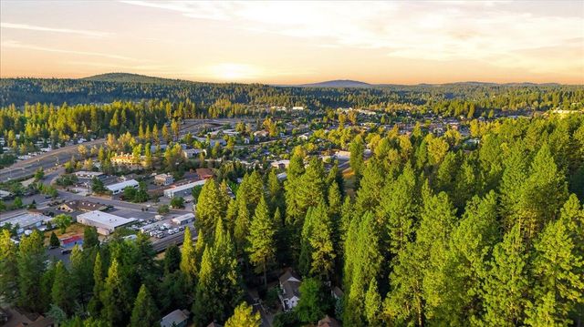 261 Glenbrook Dr, Grass Valley, CA 95945