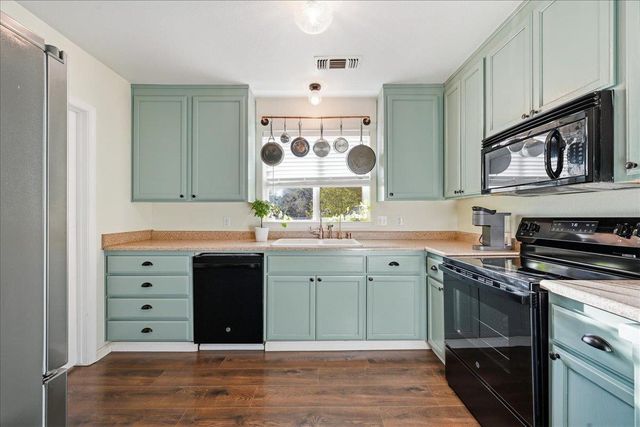 261 Glenbrook Dr, Grass Valley, CA 95945