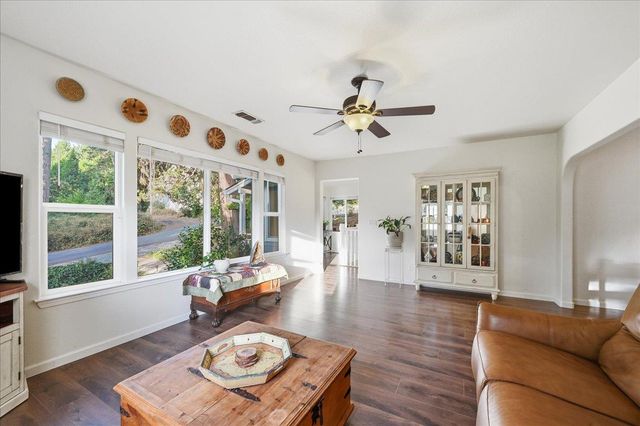 261 Glenbrook Dr, Grass Valley, CA 95945