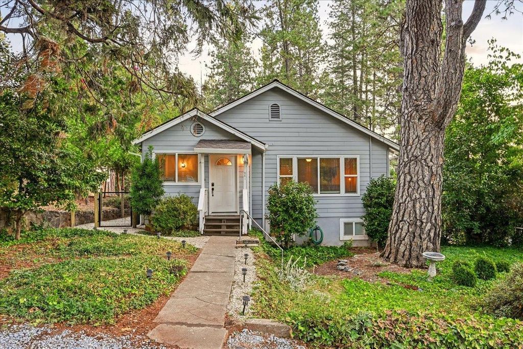 261 Glenbrook Dr, Grass Valley, CA 95945