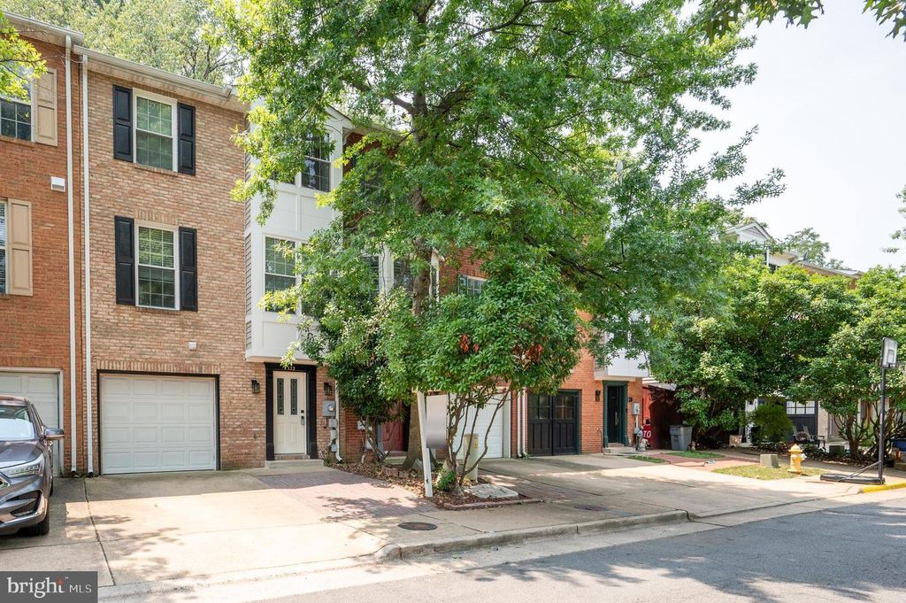 122 SANBORN PL, Alexandria, VA 22305