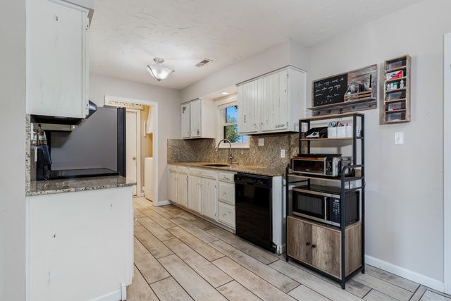 24801 S 622 Road, Grove, OK 74344