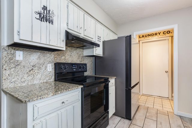 24801 S 622 Road, Grove, OK 74344