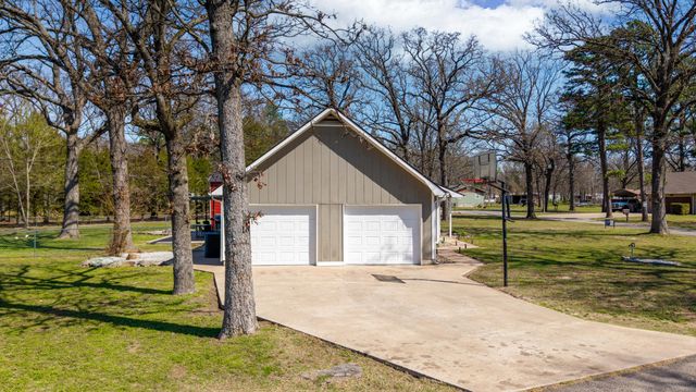 24801 S 622 Road, Grove, OK 74344