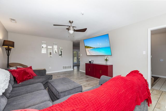 24801 S 622 Road, Grove, OK 74344