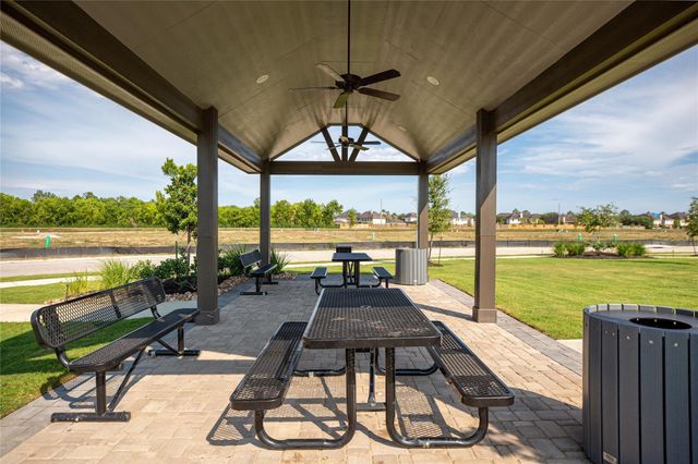 5615 James Michael Drive, Rosharon, TX 77583