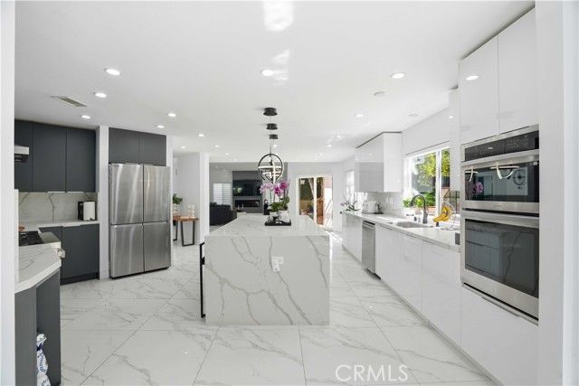 7600 Southby, West Hills (los Angeles), CA 91304