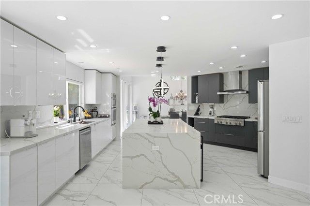 7600 Southby, West Hills (los Angeles), CA 91304