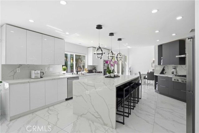 7600 Southby, West Hills (los Angeles), CA 91304