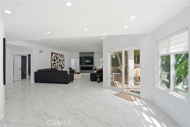 7600 Southby, West Hills (los Angeles), CA 91304