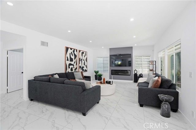 7600 Southby, West Hills (los Angeles), CA 91304